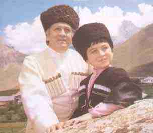 Влдимир Вороков с сыном Зауром. 1973г..
